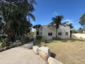 Burwood 4BR Family Home | Fast WiFi & Free Parking - Image 5