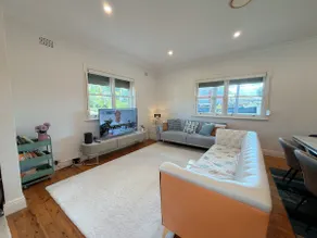Burwood 4BR Family Home | Fast WiFi & Free Parking - Image 4