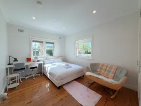 Burwood 4BR Family Home | Fast WiFi & Free Parking - Image 3