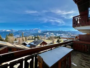 Stay in the mountains with stunning views - Image 2