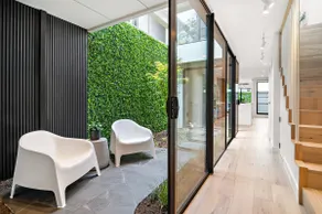 Stylish 3-Bed Home Near South Melbourne Market - Image 5