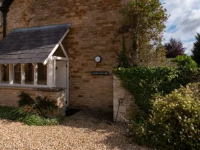 Lodge Cottage at Kingham Cottages with pool access - Image 3