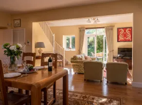 Lodge Cottage at Kingham Cottages with pool access - Image 5