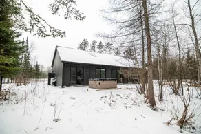The Blackpine | 4BR| Hot Tub| <15 mins to Dwntwn - Image 5
