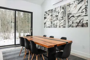 The Blackpine | 4BR| Hot Tub| <15 mins to Dwntwn - Image 4