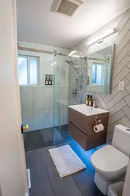 Modern 3BR - Rare AC in Seattle - Family-Friendly - Image 4