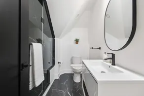 Elegant Parkdale 2BR 2 King Beds Sleeps 6 - Image 3