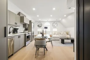 Elegant Parkdale 2BR 2 King Beds Sleeps 6 - Image 4