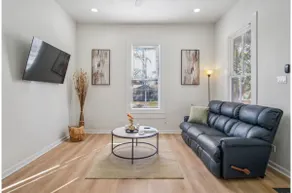 Cozy Historic Gem: 5 Mins to Downtown SA - Image 2