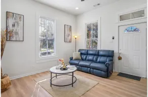 Cozy Historic Gem: 5 Mins to Downtown SA - Image 5