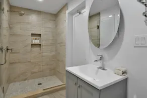 Stylish 3BR/2BA Retreat #3, Harbor Point – Walk - Image 4
