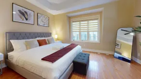 Modern & Spacious Midtown Toronto Family Home - Image 4