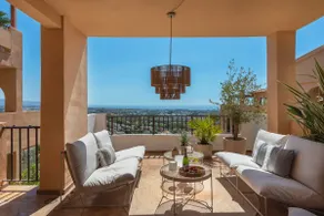 Elegant 3br with Incredible Sea Views - Image 2