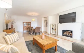 Frontline Sotogrande Marina Living 3-Bed Waterfront Retreat - Image 2