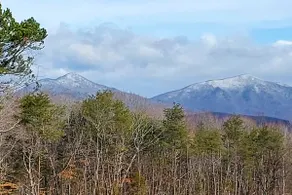 Serene Couple's Getaway w/ Mtn Views in Bedford! - Image 3