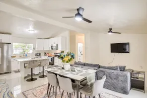 Walk to Romano Beachfront Park: Airy Home w/ Yard - Image 3