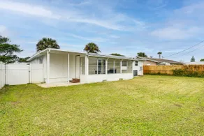 Walk to Romano Beachfront Park: Airy Home w/ Yard - Image 2