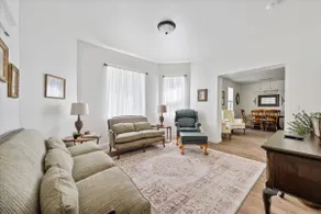 4 bedroom, 3 bathroom, Historic and Gorgeous - Image 2