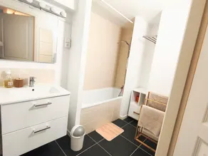 Lake Getaway - Family 2-Bedroom Apartment by the F - Image 4