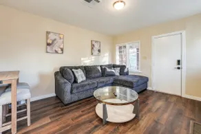 1 Mi to Dtwn, Chase Field! Getaway Near Light Rail - Image 5