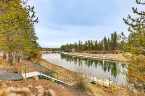 Hot Tub & Dock: Deschutes River All-Season Retreat - Image 3