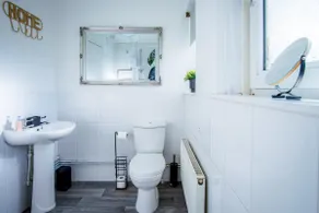 Tyle Teg - 3 Bedroom Holiday Home - Clydach - Image 5