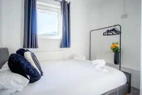 Tyle Teg - 3 Bedroom Holiday Home - Clydach - Image 2