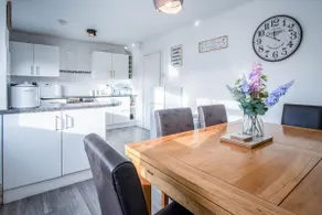 Tyle Teg - 3 Bedroom Holiday Home - Clydach - Image 4