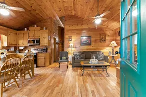 Alpen Creek Hideaway Cabin with Private Trail - Image 3