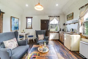 Scribbly Gum Cottage -Rustic Picturesque Romantic - Image 3