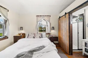 Scribbly Gum Cottage -Rustic Picturesque Romantic - Image 4