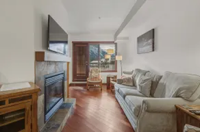Beautiful Peak Vista - 2BR w Stunning Mt Views - Image 4