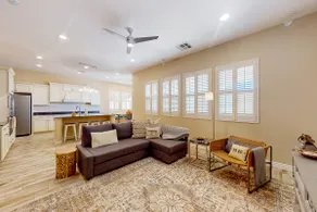 3BR single-level mountain view retreat with yard - Image 4