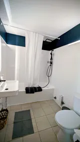 Modern app. w. Balcony &AC, 500m from Lake & Train - Image 2