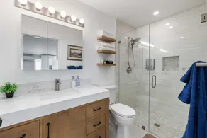 Stylish Guest Suite | Arcade, Patio, BBQ, Fire Pit - Image 5