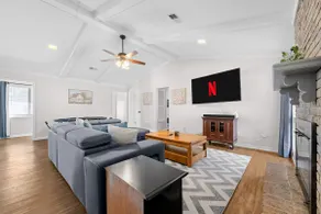 Bright Northside Retreat w/ Portable Sauna & Games - Image 5