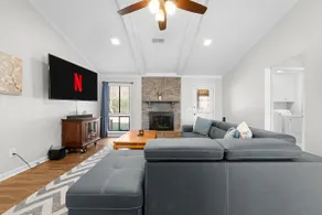 Bright Northside Retreat w/ Portable Sauna & Games - Image 3