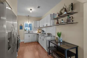 1332 Laurel St - Image 3