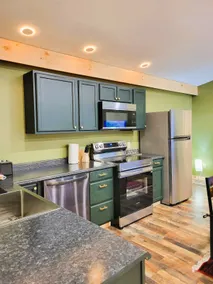 3-Bedroom, 2-Bath apartment, private deck (H-4) - Image 2