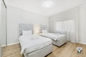 KozyGuru | Penrith | Spacious Ground Floor Gem - Image 5