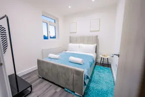 Modern 2BR Flat Steps from Cardiff Pubs & Town - Image 2