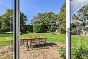 Spacious Coastal Family Home Sleeps 8 - Image 3