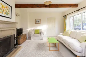 Spacious Coastal Family Home Sleeps 8 - Image 2