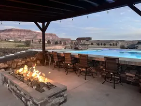 Luxury Zion Retreat~Pool~Pickleball~Sleeps 10 - Image 5