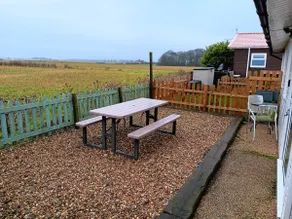 Bay View Chalet 2 Bed Sleeps 4 Pets Garden Beach - Image 3