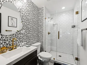Carrollton Beautiful House with Pool - Image 4