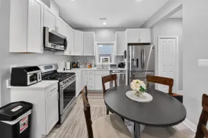 Perry St Upper Retreat | Cozy 3BR - Image 3