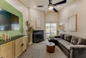 Stylish City Getaway 2B | Sleeps 6 | Pool, Prkg - Image 4