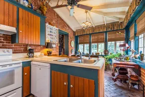 Terrace Carriage House | 1/1, Pet Friendly w/ fee - Image 2