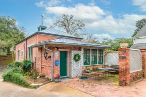 Terrace Carriage House | 1/1, Pet Friendly w/ fee - Image 5